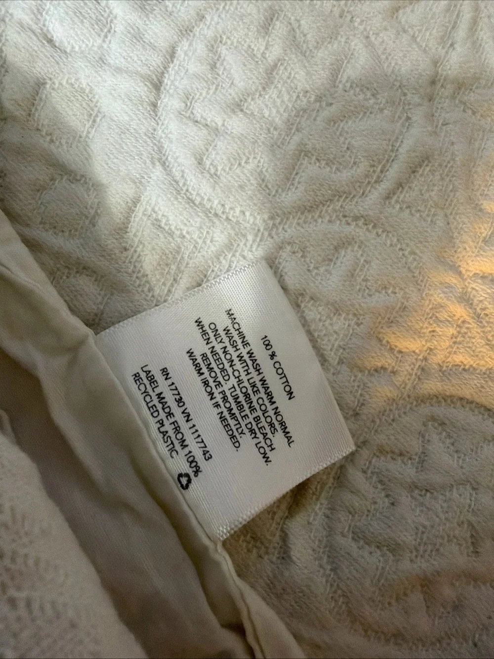 Threshold pillowcases Elegant White Quilted Floral Medallion Stitching king 2